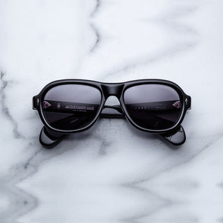 
  
    RAVEN | BLACK
  
