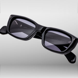 
  
    RAVEN | GREY
  
