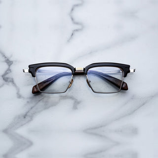
  
    NOIR | TRANSLUCENT
  
