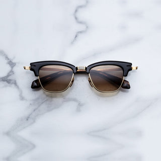 
  
    NOIR 15 | BROWN
  
